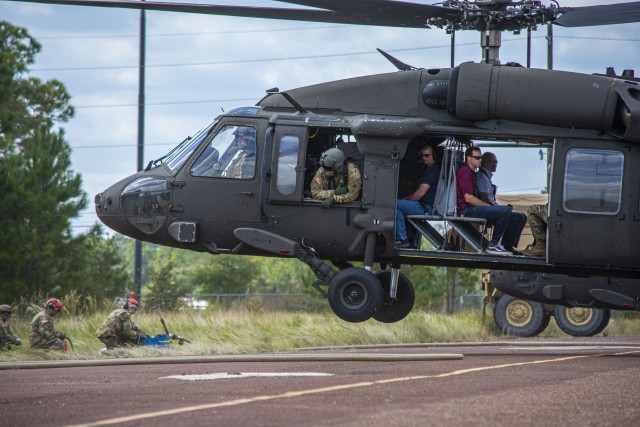 Army Reserve aviation unit hosts ESGR Boss Lift in Conroe, Texas