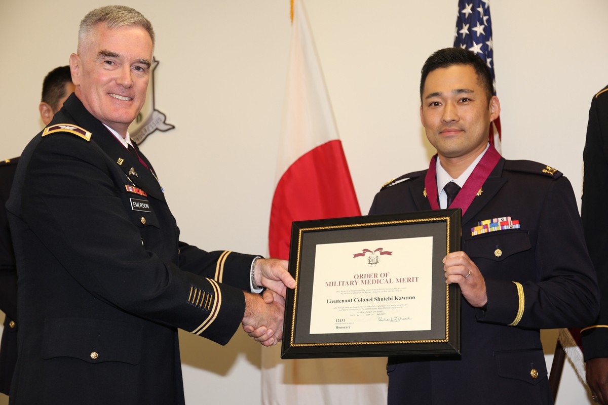 JGSDF Medical Liaison Officer Inducted Into Order Of Military Medical ...