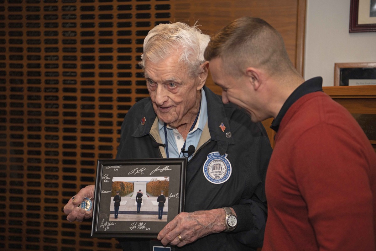 100 year old sentinel returns to the Tomb of the Unknown Soldier