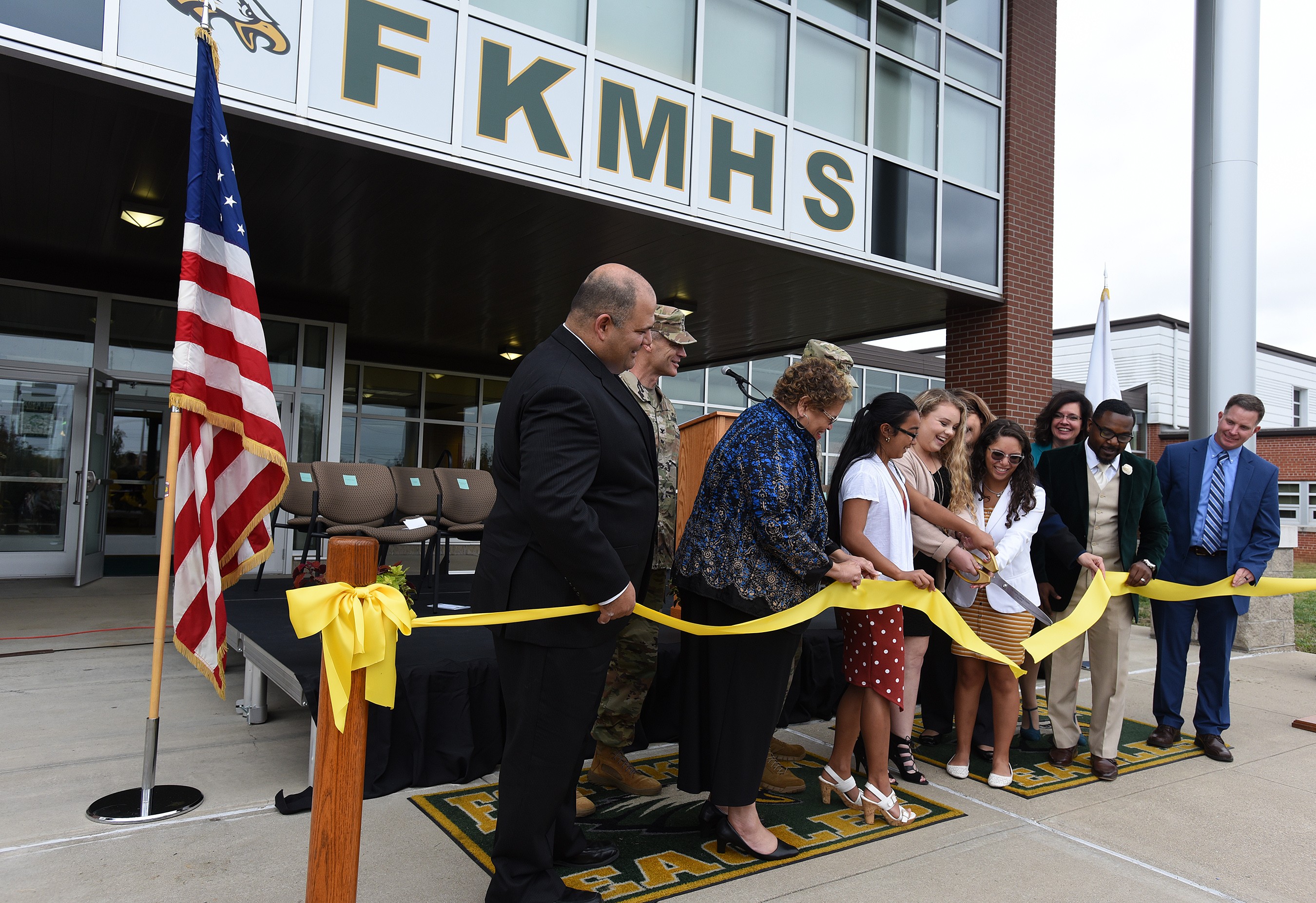 community-celebrates-dedication-of-fort-knox-middle-high-school-s-21st