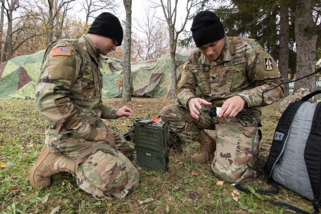 Soldiers establish communications in Slovakia