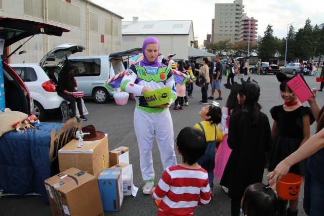 38th ADA volunteers make Halloween special for the community