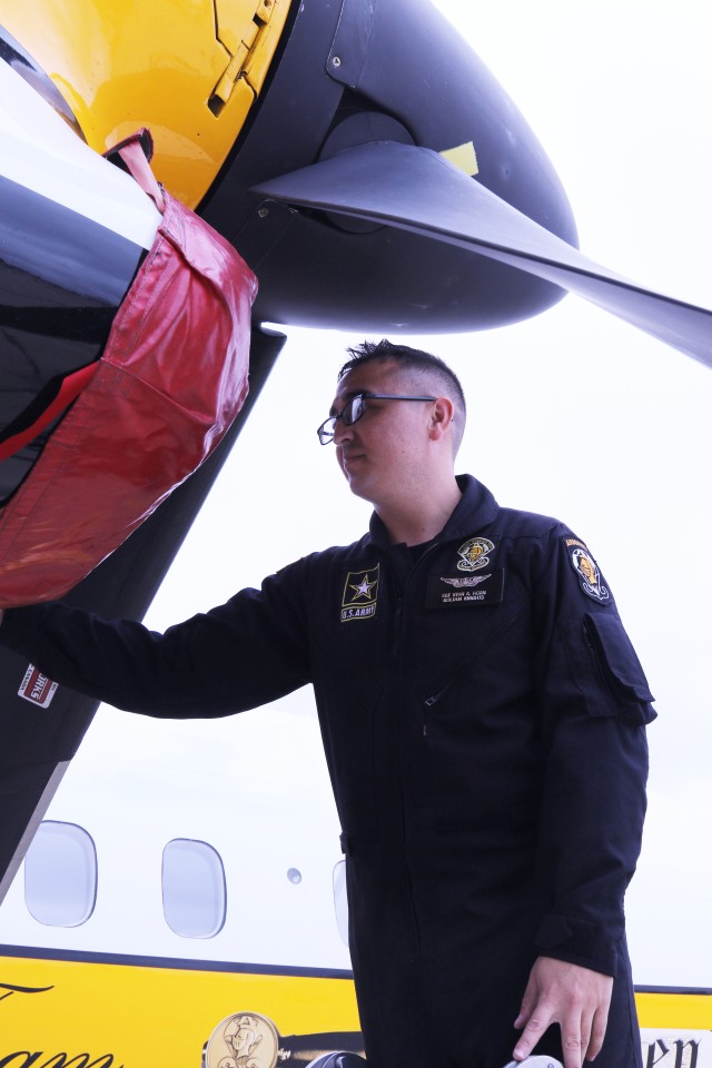 Army planes, semis, parachutes draw crowds at Miramar Air Show