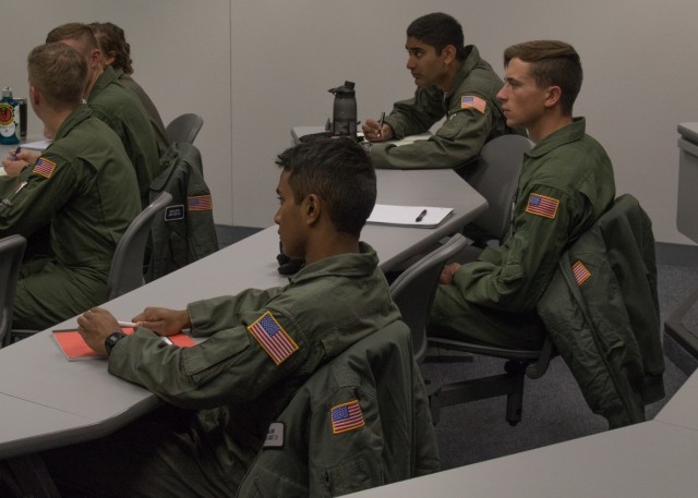 71st EOD Officer Speaks to USAFA Cadets