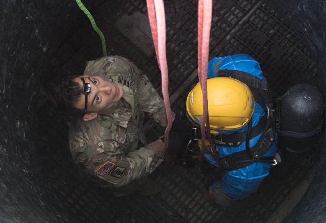 CBRN Soldiers descend into confined-space training