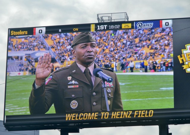 Future Service Members Enlist at Pittsburgh Steelers Game