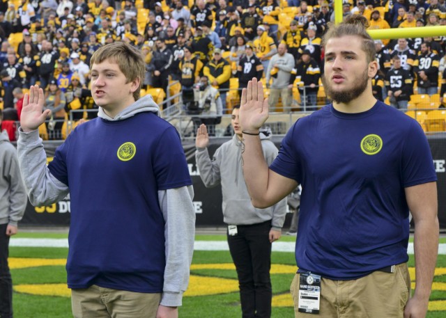 Future Service Members Enlist at Pittsburgh Steelers Game