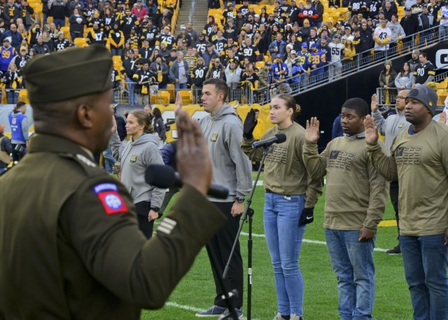 Future Service Members Enlist at Pittsburgh Steelers Game