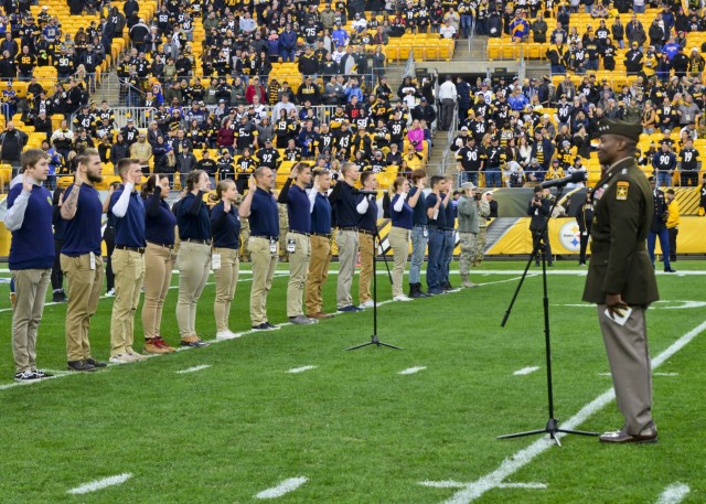 Future Service Members Enlist at Pittsburgh Steelers Game