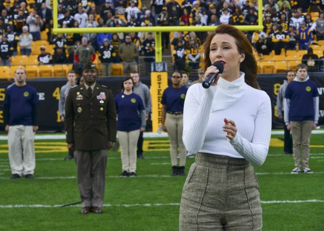Future Service Members Enlist at Pittsburgh Steelers Game