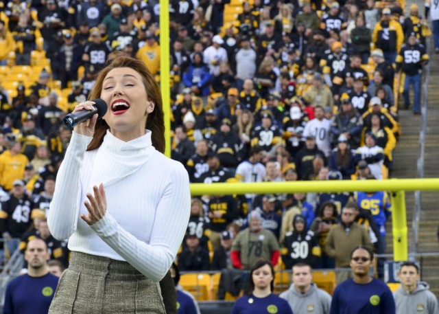 Future Service Members Enlist at Pittsburgh Steelers Game