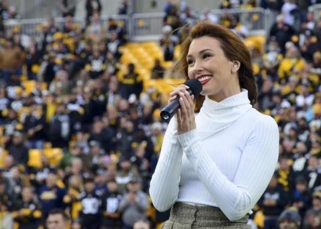 Future Service Members Enlist at Pittsburgh Steelers Game