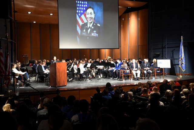 Army Reserve Soldiers reach out through Chicagoland communities to share the story of veterans