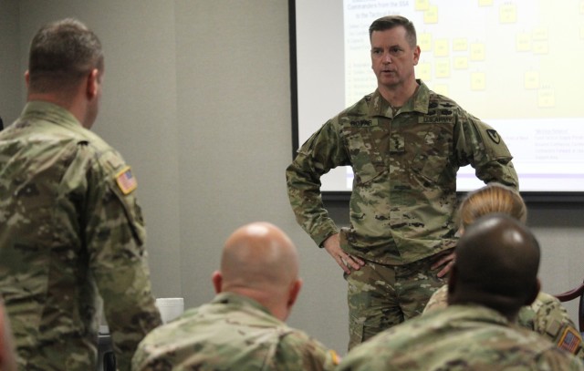 AMCOM leader addresses CGSC