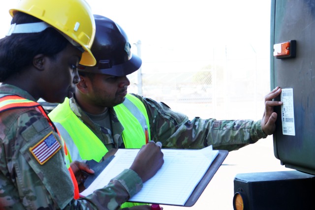 599th Trans. Bde facilitates unit equipment offload from JRTC