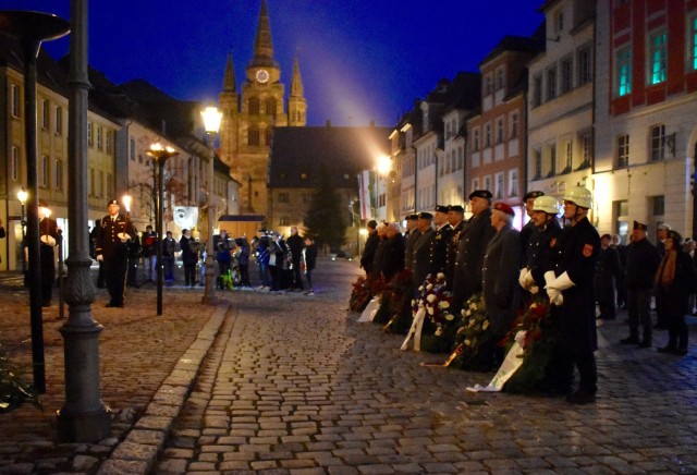 U.S. Army representatives commemorate the fallen at Volkstrauertag in Ansbach