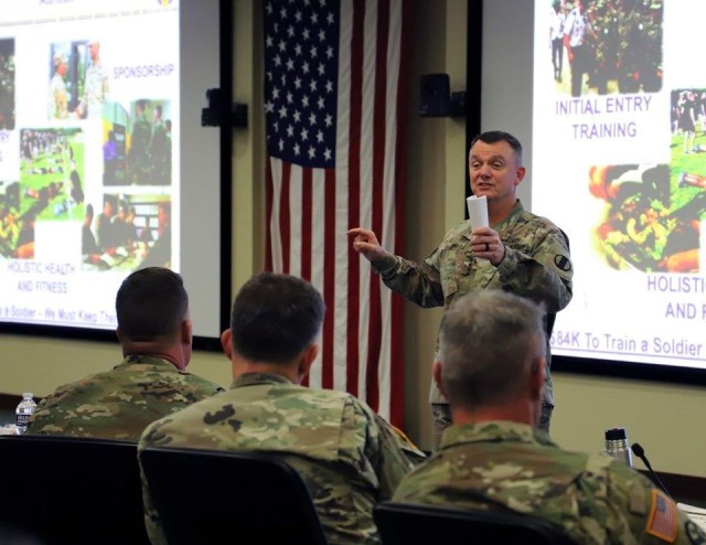 TRADOC General Speaks with FORSCOM Commanders,  Emphasizes Teamwork, Recruiting, Leadership