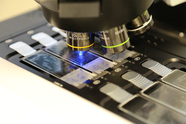 Flourescing microscope