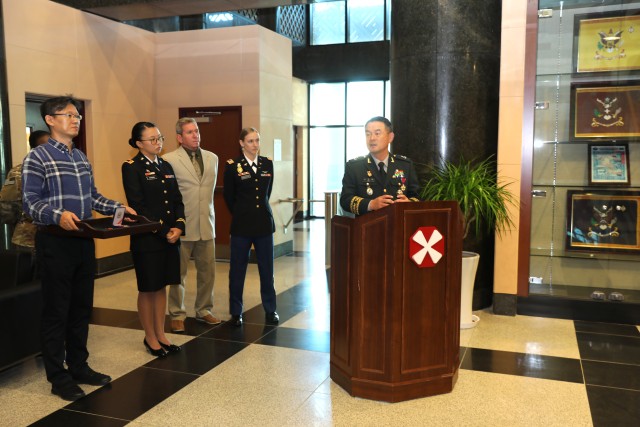 Eighth Army Deputy Commanding General Speaks at Korean War Michaelis Award Ceremony
