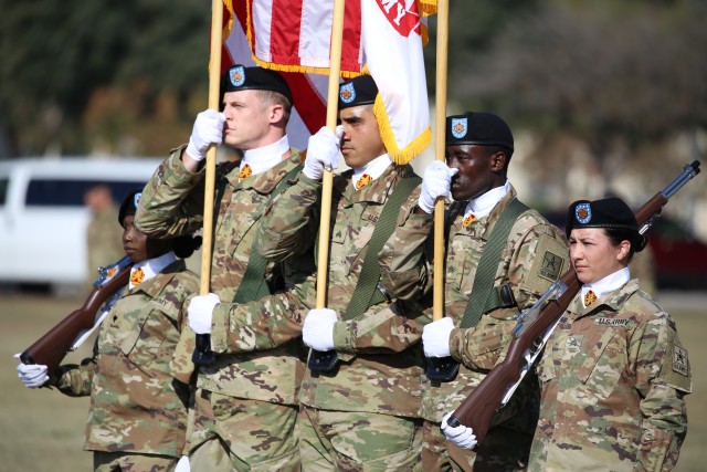 Installation Management Command's outgoing Command Sergeant Major spars with World Class Athlete Program Soldier-athlete