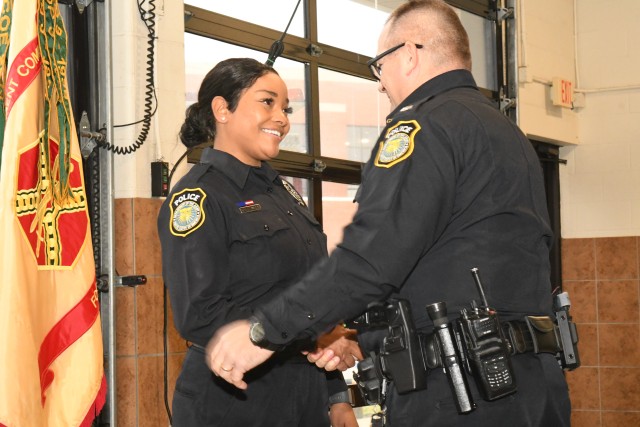 Fort Knox DES celebrates new employees, presents awards in badging ceremony