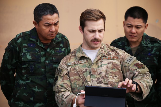 Royal Thai Army, Guard share domestic response exchange