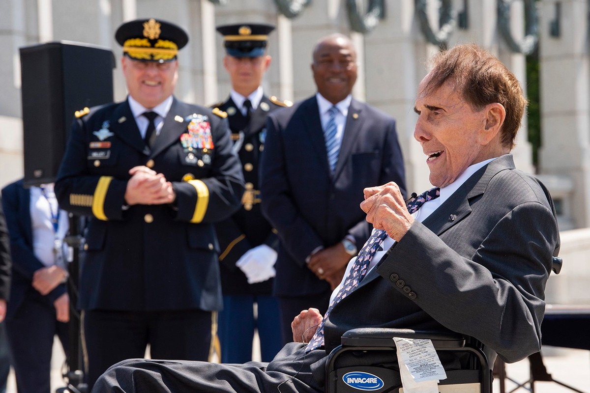 Dole addresses crowd