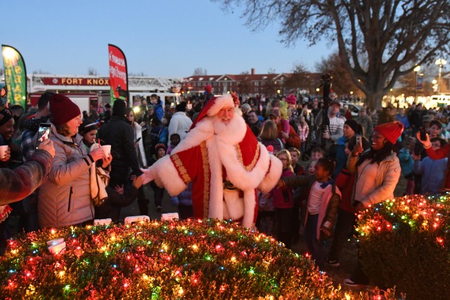Fort Knox kicks off holiday season with annual Christmas tree lighting