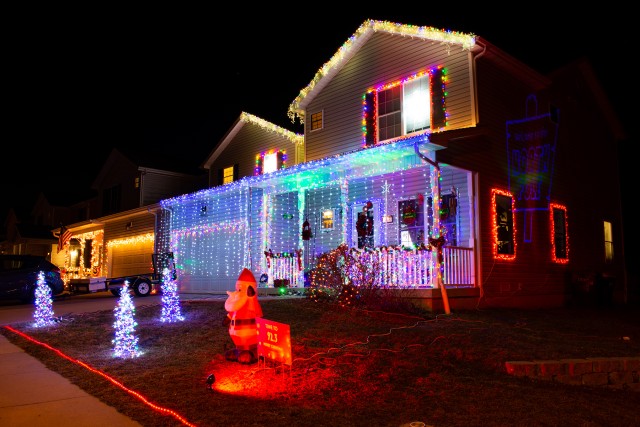 Holiday light show helps bring community spirit to FLW housing