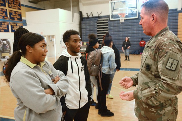 Lee Soldiers join local recruiters for area high school STEM tours