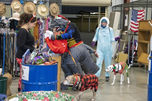 4th Cavalry Brigade shares the spirit of giving