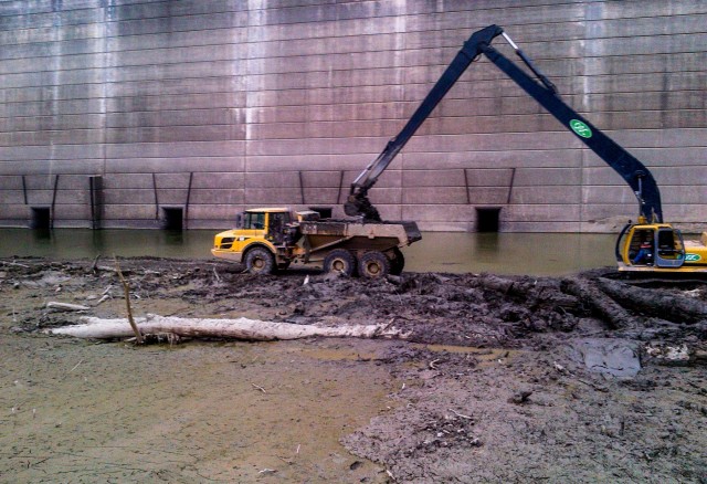 2014 annual debris removal process at Mount Morris Dam