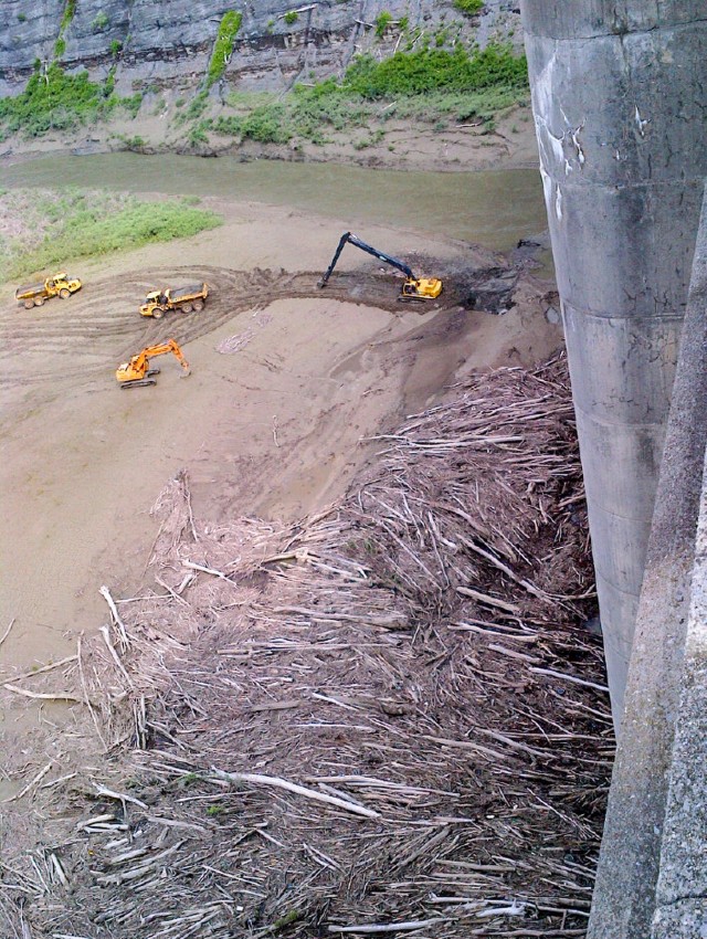 2014 annual debris removal process at Mount Morris Dam