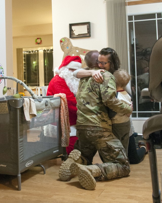 Santa delivers deployed Soldier home