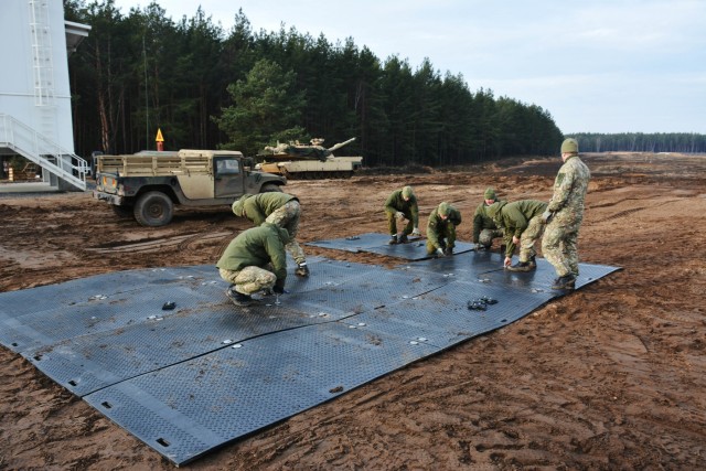1-9 CAV 'Headhunters' Soldiers participate in trench clearing training