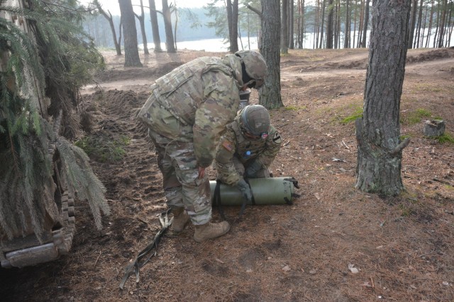 1-9 CAV 'Headhunters' Soldiers participate in trench clearing training