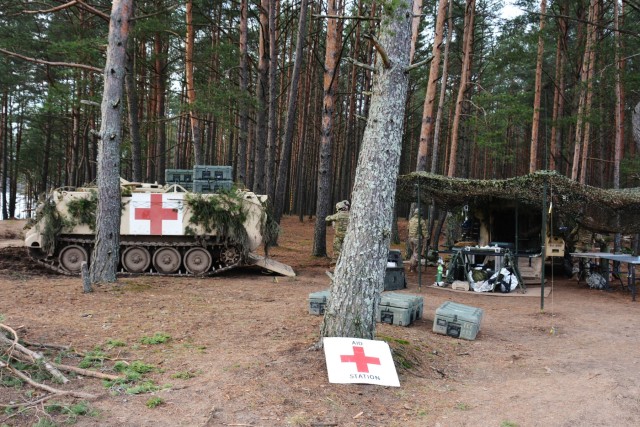 1-9 CAV 'Headhunters' Soldiers participate in trench clearing training