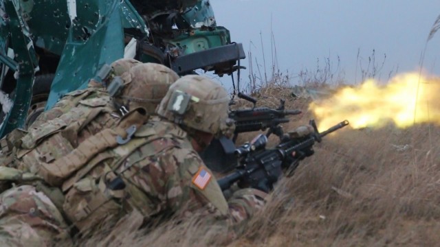 1-9 CAV 'Headhunters' Soldiers participate in trench clearing training