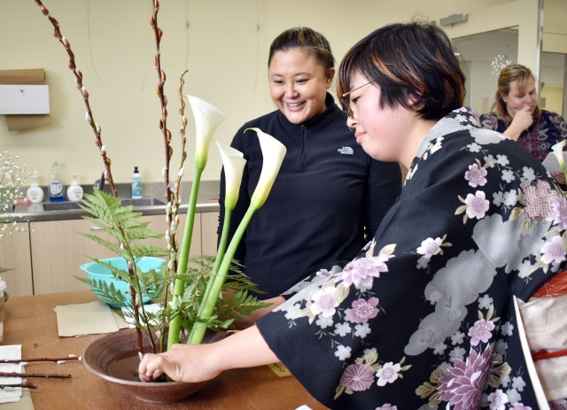 Camp Zama class teaches basics of 'ikebana,' the art of Japanese flower arranging