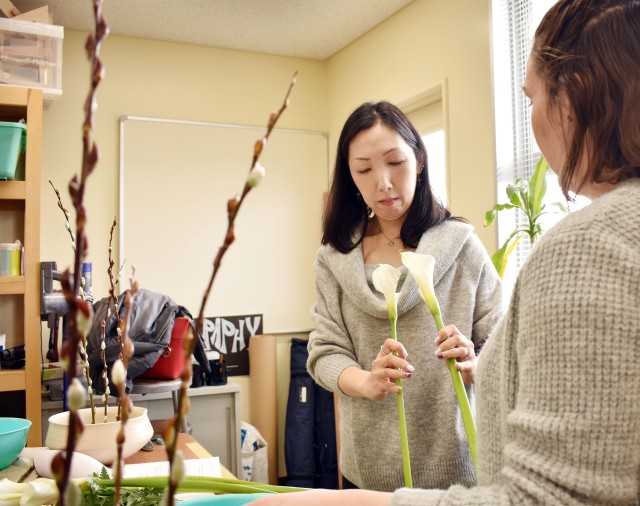 Camp Zama class teaches basics of 'ikebana,' the art of Japanese flower arranging