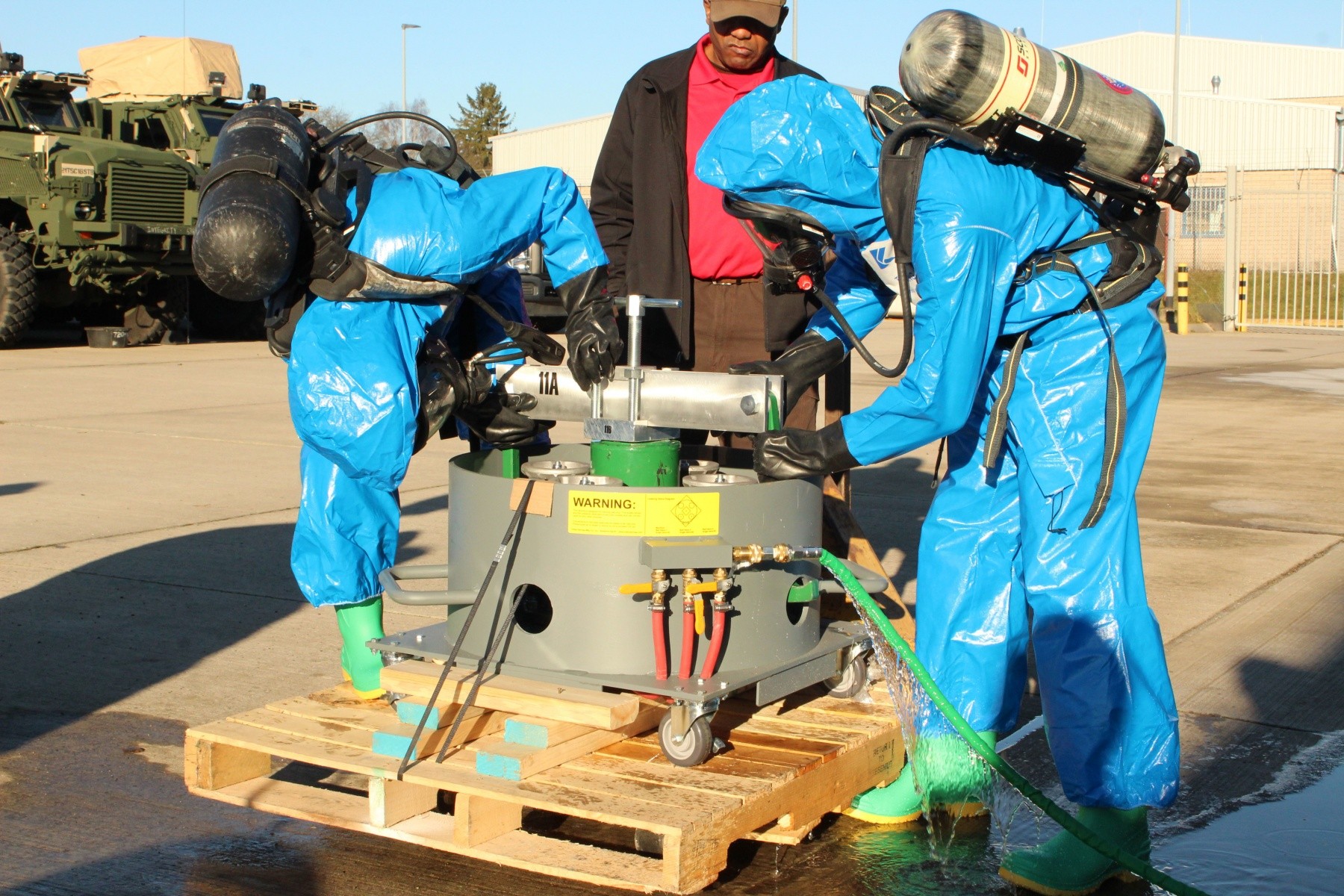 720th EOD trains on self-contained breathing apparatus equipment ...