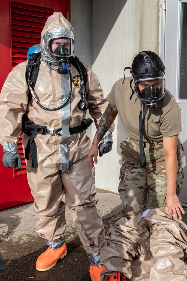 Oregon Guard members learn the basics of hazardous operations