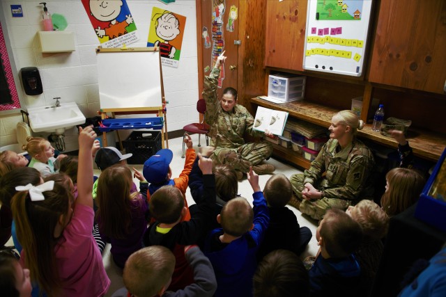 Fort Leonard Wood Soldiers share love of reading