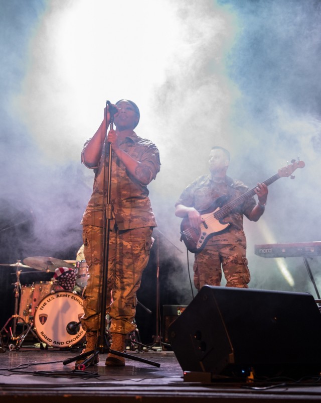 DEFENDER outreach tour rocks Gdynia