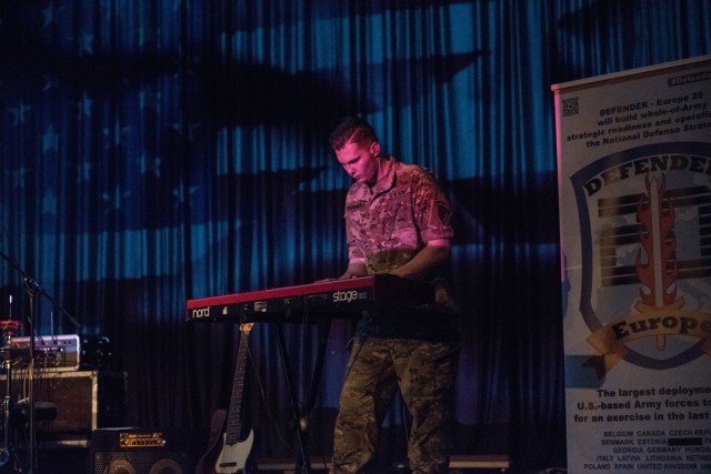 DEFENDER outreach tour rocks Gdynia