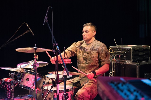DEFENDER outreach tour rocks Gdynia