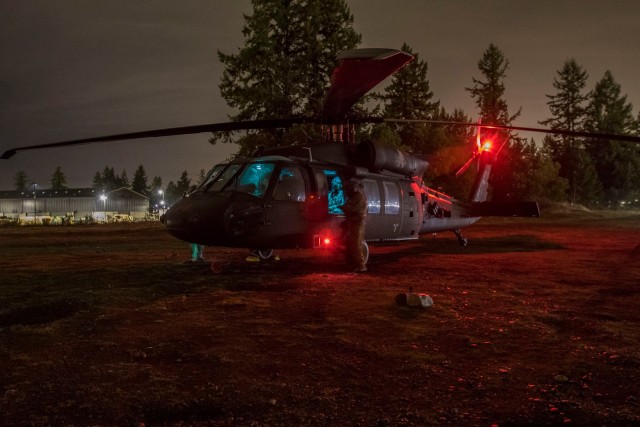 2-1 IN, 2-158 AHB Conduct Night Air Assault Training