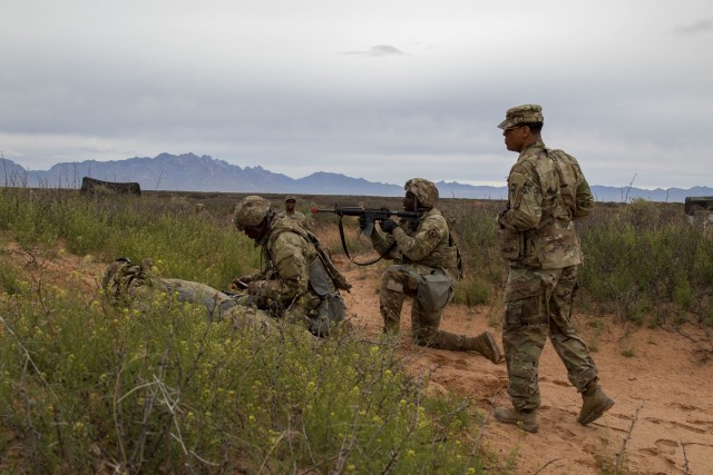 Sgt. 1st Class Darren Thomas (right), medical observer, coach/ trainer assigned to 2nd Battalion, 362 Field Artillery Regiment, 5th Armored Brigade, First Army Division West observes Soldiers’ reaction to indirect fire during a culminating...