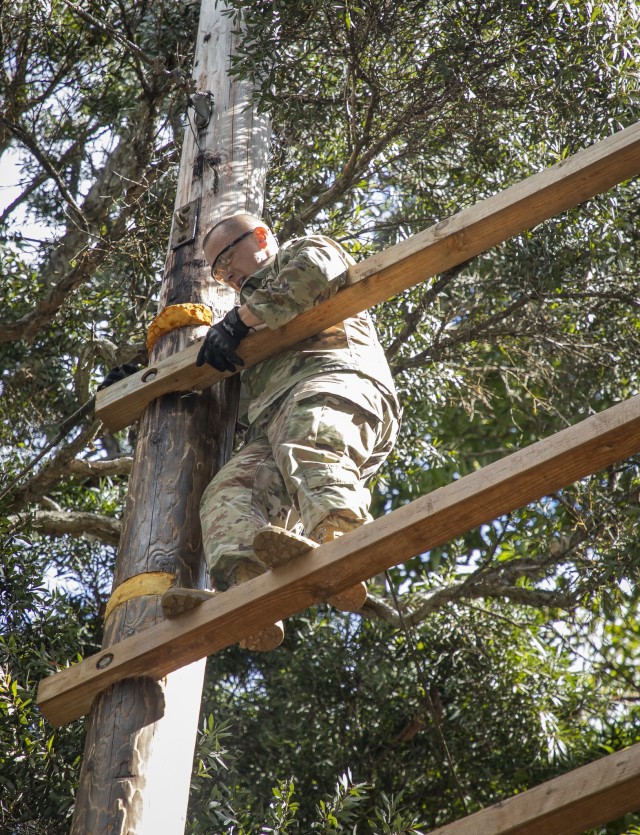 Staff Sgt. Robert Lighthall, Sensor Manager, 10th MDB competes on the obstacle course at Schofield Barracks as part of the Sensor Manager Cell Best Crew Competition, Nov. 13. The 10th and 14th Missile Defense Brigade crews are conducting the competition to test the Sensor Managers to instill esprit de corps and to allow all Soldiers of all ranks to distinguish themselves. (U.S. Army photo by Sgt. 1st Class David Chapman)