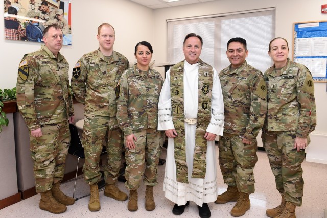 Father Matt Foley, fourth from the left, parish pastor for St. James Catholic Church, in Arlington Heights, Illinois, pauses for a photo with local Soldiers, assigned to the 85th U.S. Army Reserve Support Command, during the unit’s battle assembly weekend training, February 9, 2020. Foley, who was contracted by the command’s chaplain office to provide religious support is a former Army chaplain with numerous deployments. Foley also shared a unique story about his friendship with the late comedian Chris Farley and one of the comedian’s Saturday Night Live skit characters.
(U.S. Army Reserve photo by Sgt. David Lietz)